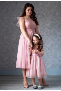 Пышные пудровые платья для мамы и дочки